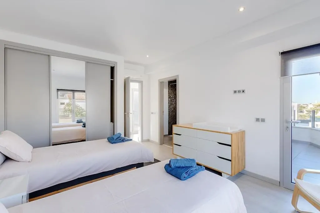 Villa Limoeiro - Beautiful New Home Nestled In The Heart Of Gale Guia