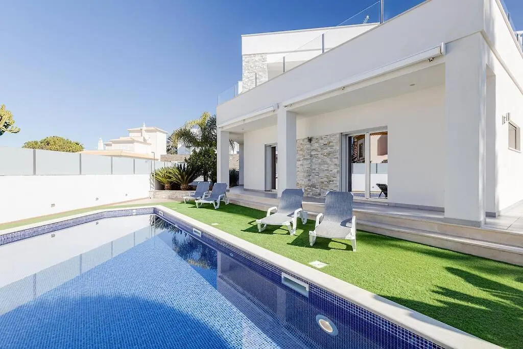 Villa Limoeiro - Beautiful New Home Nestled In The Heart Of Gale Guia
