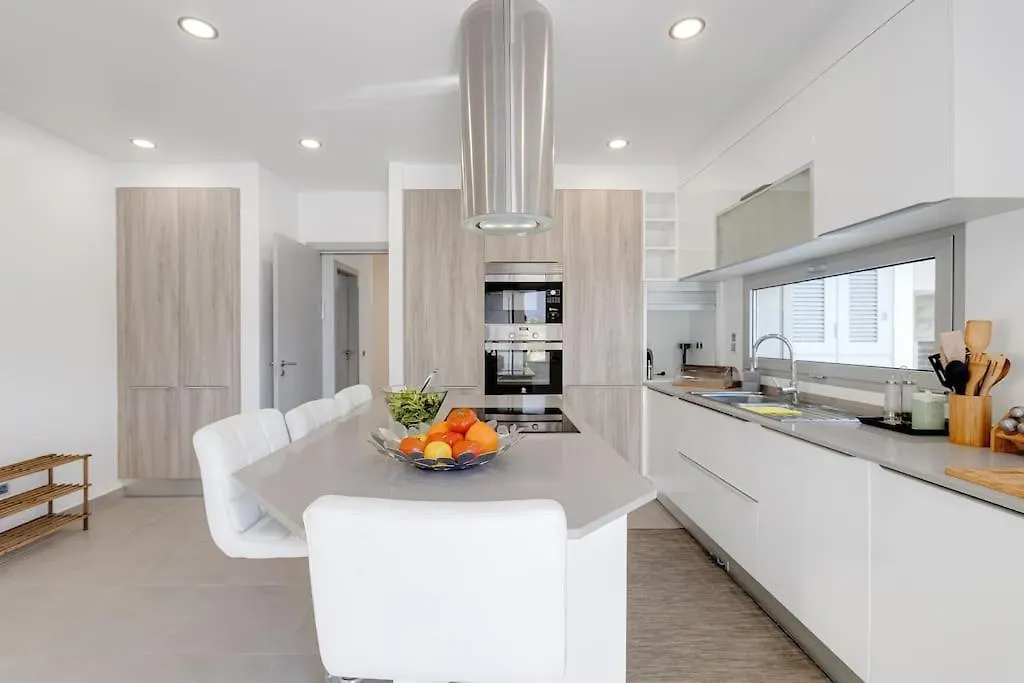 Villa Limoeiro - Beautiful New Home Nestled In The Heart Of Gale Guia  Guia (Faro)