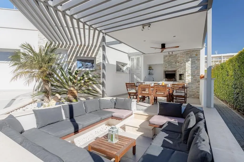 Villa Limoeiro - Beautiful New Home Nestled In The Heart Of Gale Guia