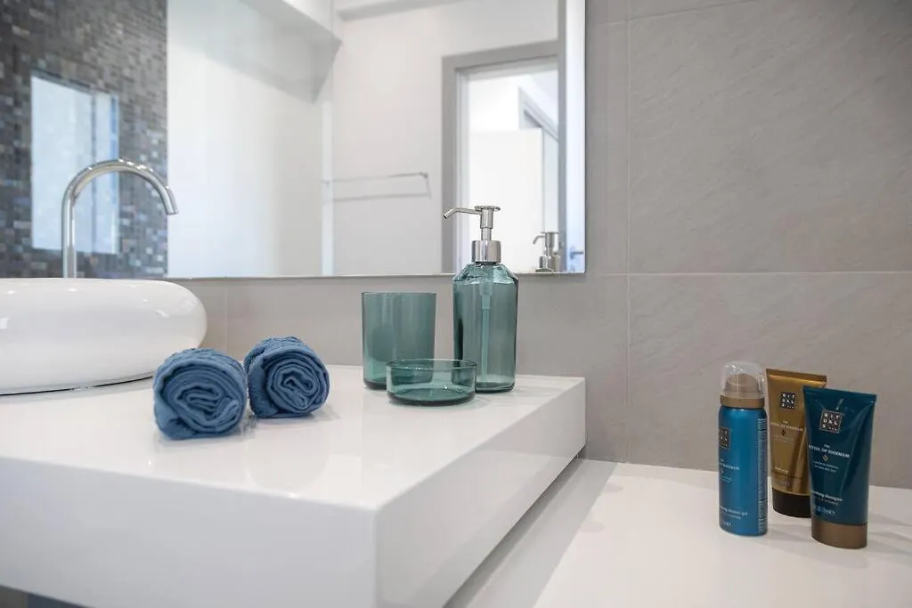 Villa Limoeiro - Beautiful New Home Nestled In The Heart Of Gale Guia