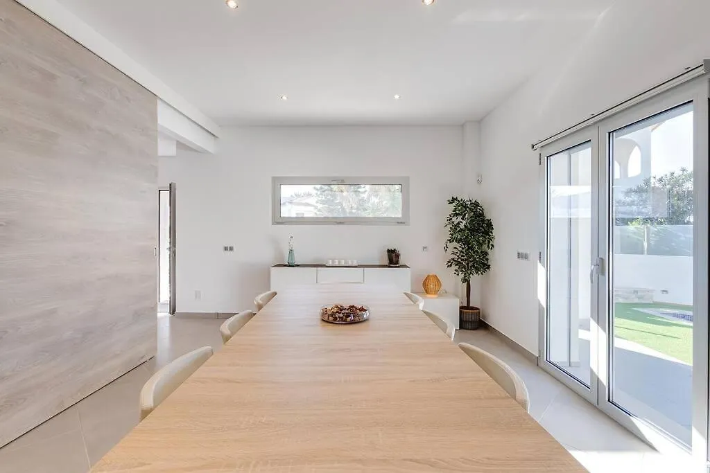 Villa Limoeiro - Beautiful New Home Nestled In The Heart Of Gale Guia