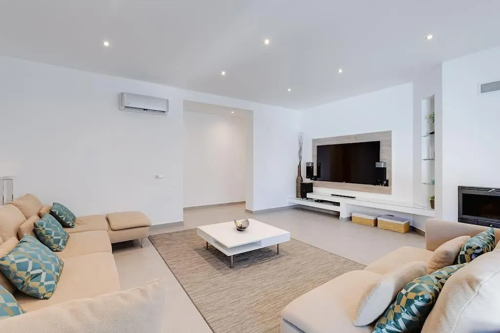 Villa Limoeiro - Beautiful New Home Nestled In The Heart Of Gale Guia  Portugal