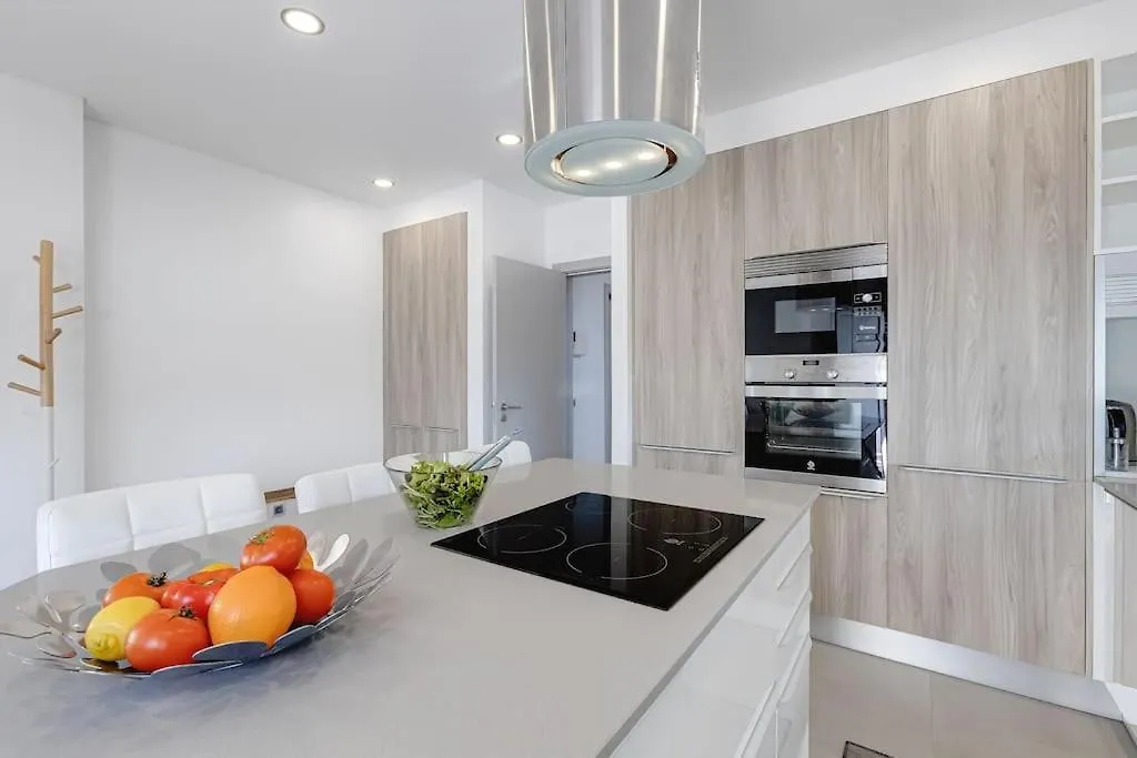 Villa Limoeiro - Beautiful New Home Nestled In The Heart Of Gale Guia